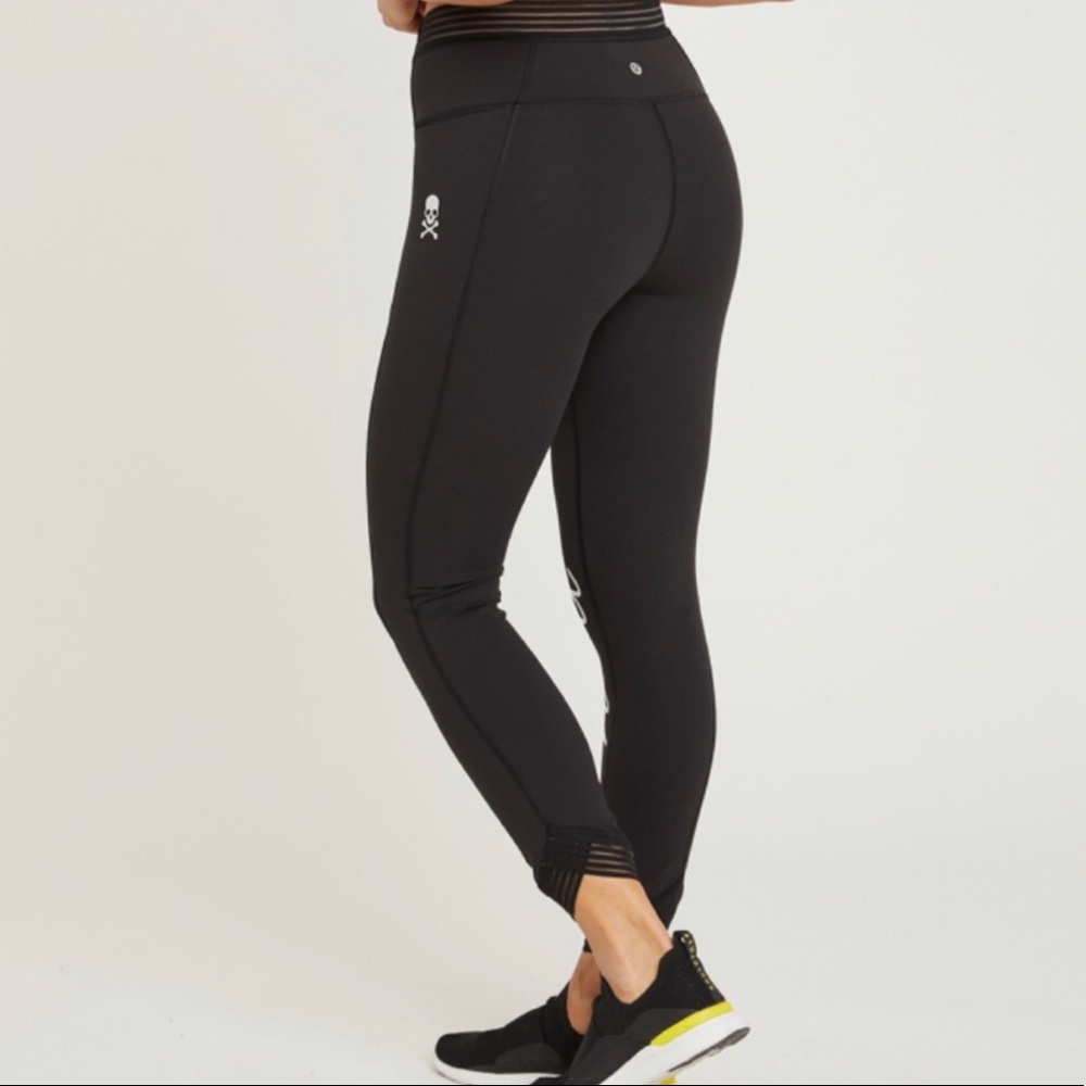 Lululemon Find Focus soul DC 7/8’s tight. Size 4.